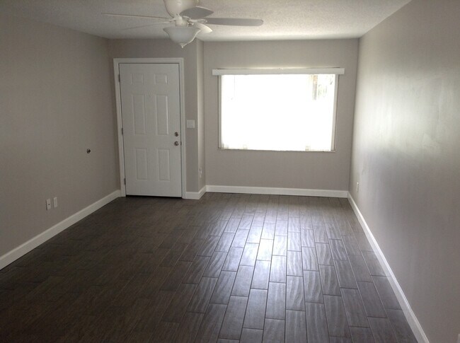 Foto del edificio - 2 Bedroom/2 Bathroom Recently Remodel!