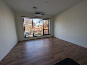 Building Photo - 530 Main St