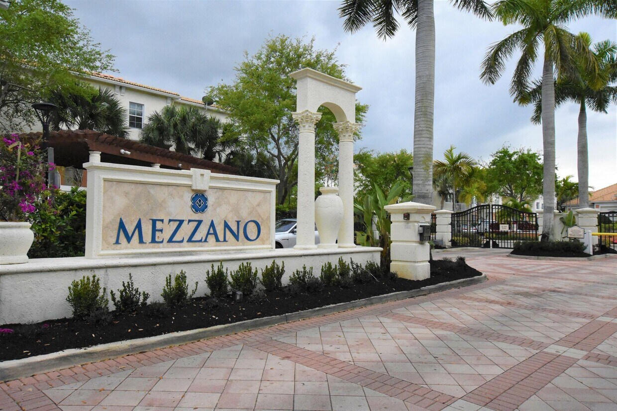 Foto principal - 9857 Baywinds Blvd