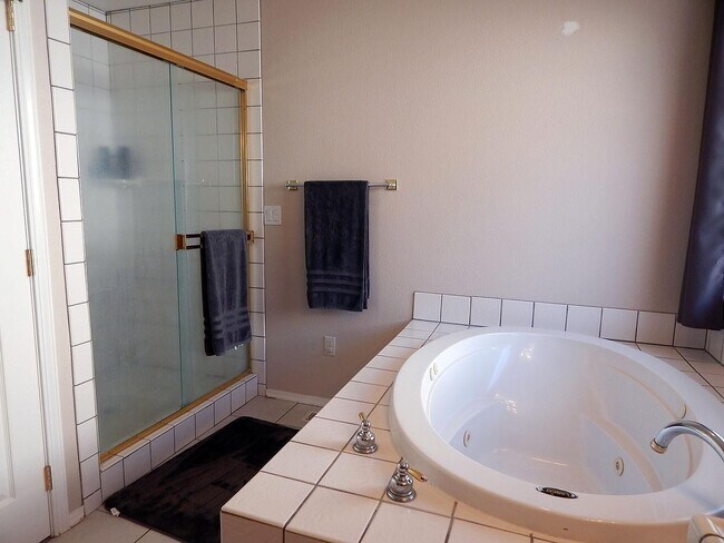 Foto del edificio - 3 bed 2 bath