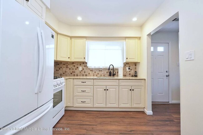 Building Photo - 28 Speedwell Ave