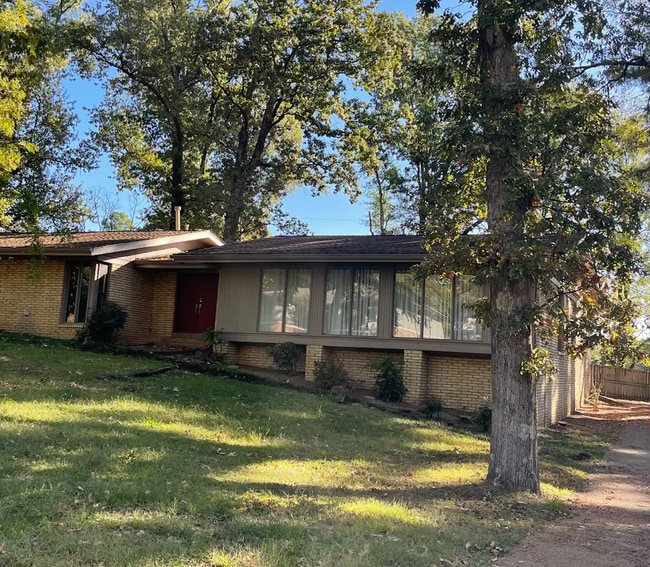 Wonderful 4 bed 3 bath home in East Memphis - Wonderful 4 bed 3 bath home in East Memphis