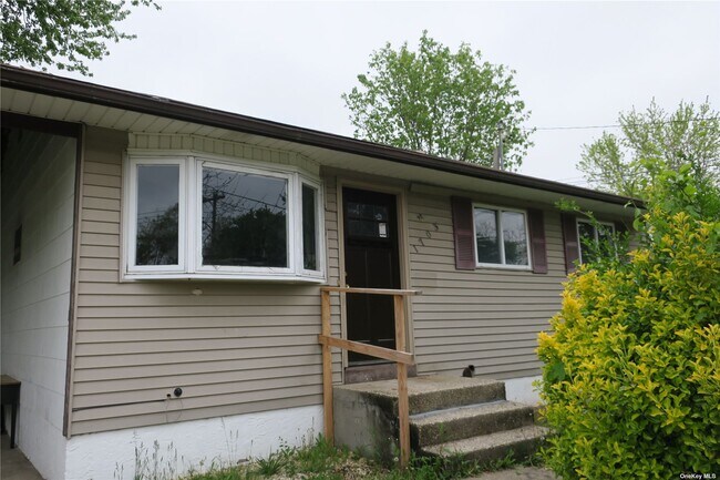 Building Photo - 1703 Manatuck Blvd