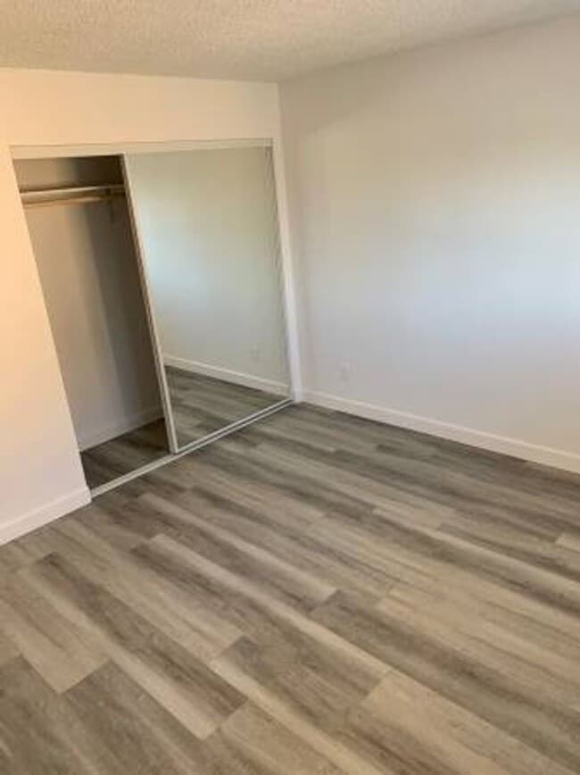 Interior Photo - College Manor