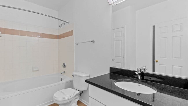 Baño - The Reserve at Fairfax Corner