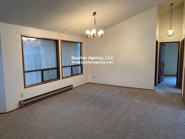 Building Photo - 15412 Garden St