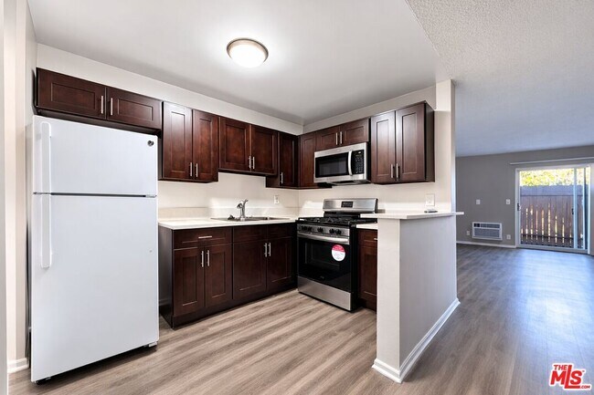 Foto del edificio - 1208 W Adams Blvd