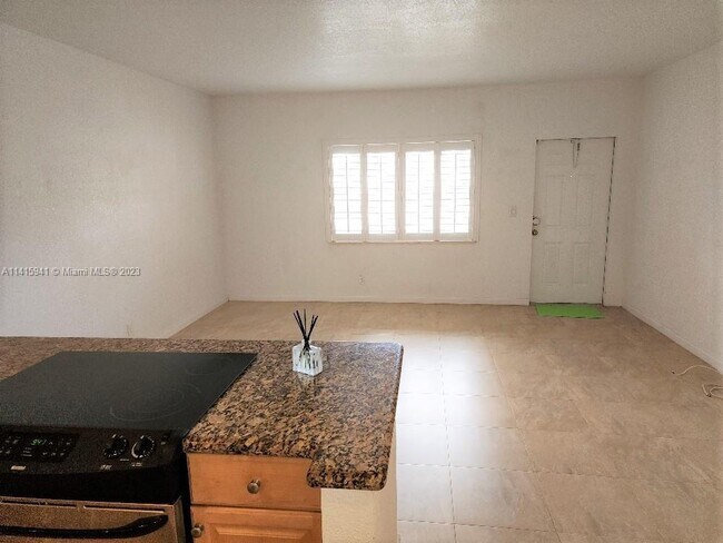 Foto del edificio - 2665 Middle River Dr