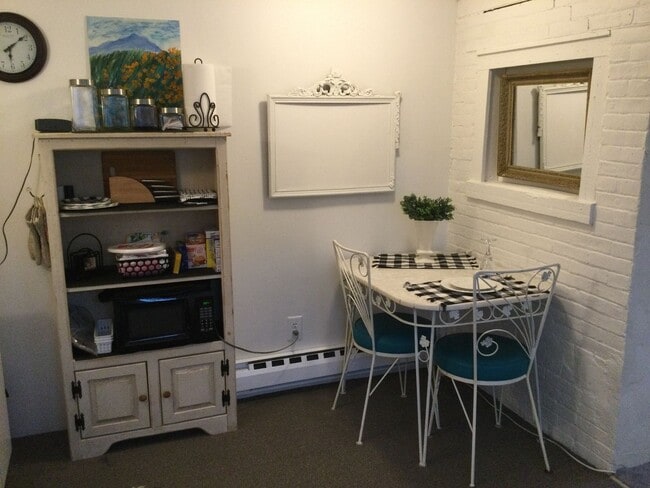 Photo - Charming Cottage in Newportville House