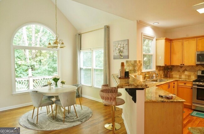 Foto del edificio - 230 Ridge Bluff Ln