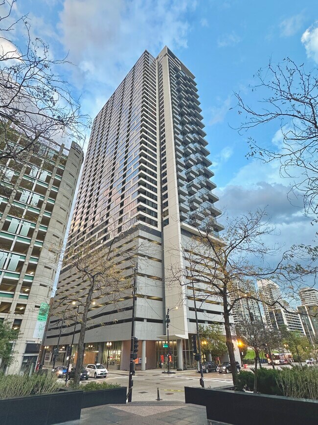 Building Photo - 235 W Van Buren St