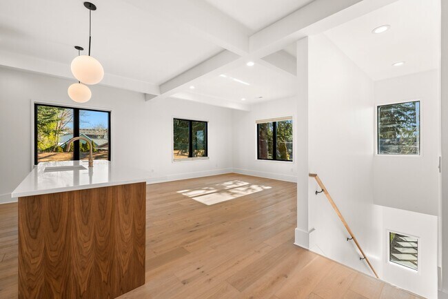 Foto del edificio - 2245 SE Brooklyn St