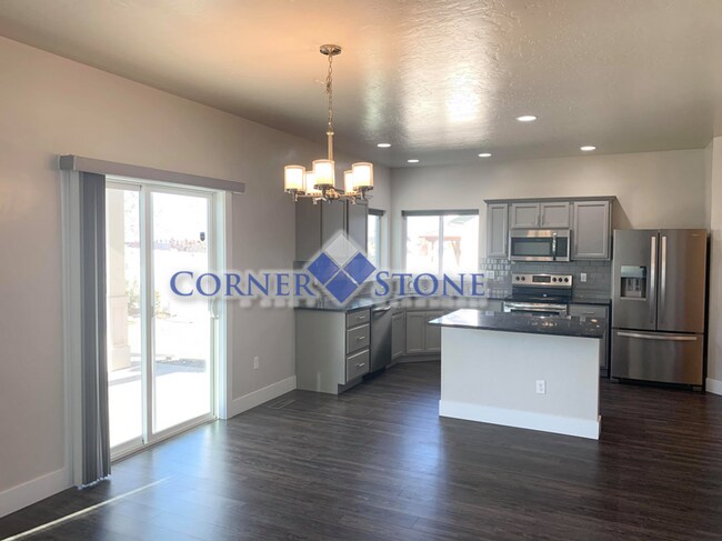 Building Photo - Wonderful Home in Sagewood Subdivision!