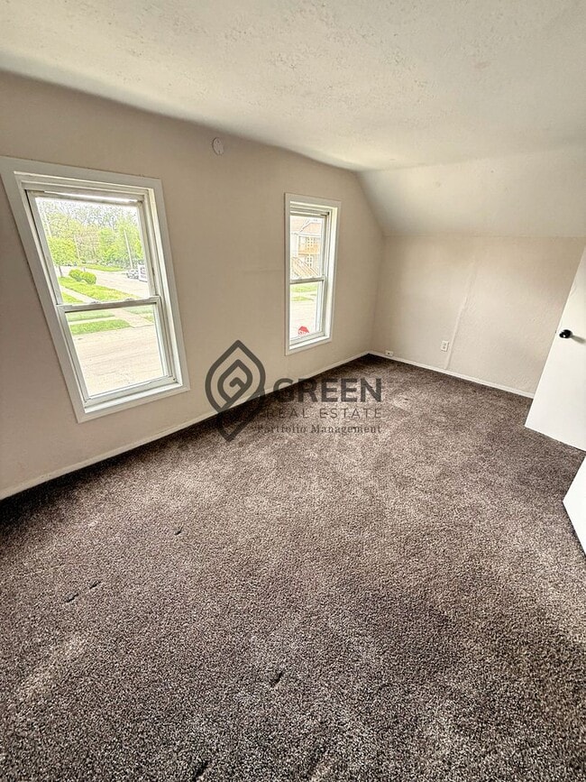 Building Photo - 592 N Dearborn Ave