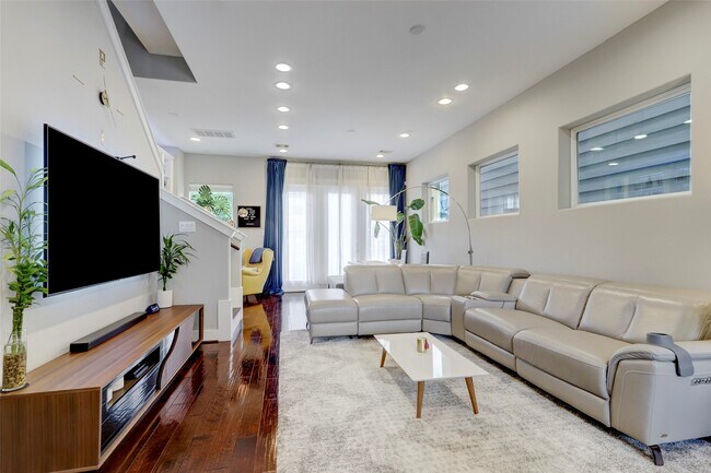 Foto del edificio - 3109 Gillespie St