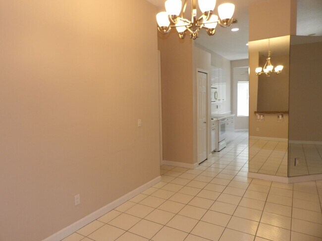 Building Photo - 557 SW New Castle Cove