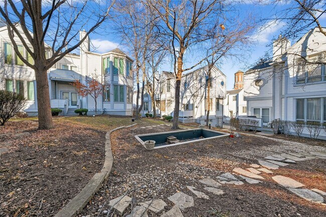 Building Photo - 28 Columbus Square Dr