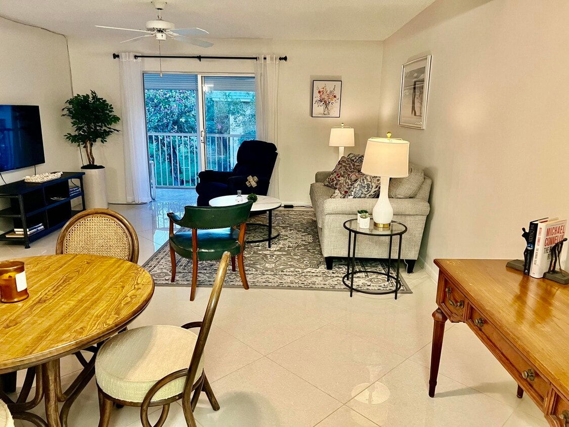 Primary Photo - 18081 SE Country Club Dr