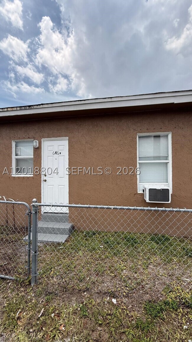 Foto del edificio - 646 NW 14th Terrace