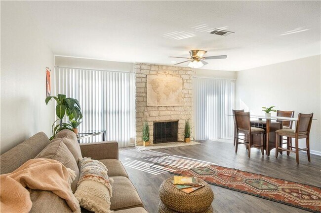 Foto del edificio - 6802 Old Quarry Ln