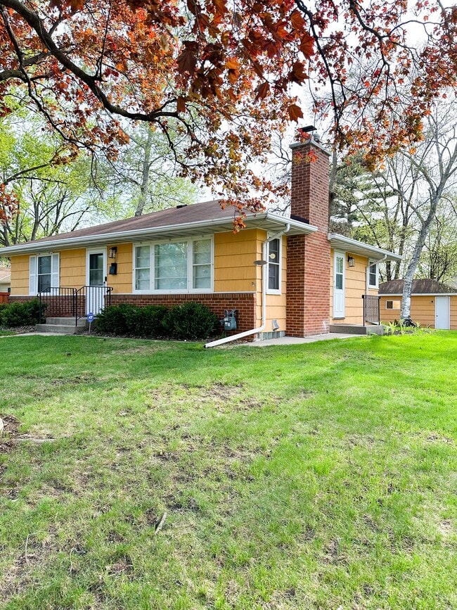 Building Photo - 7000 Park Ave