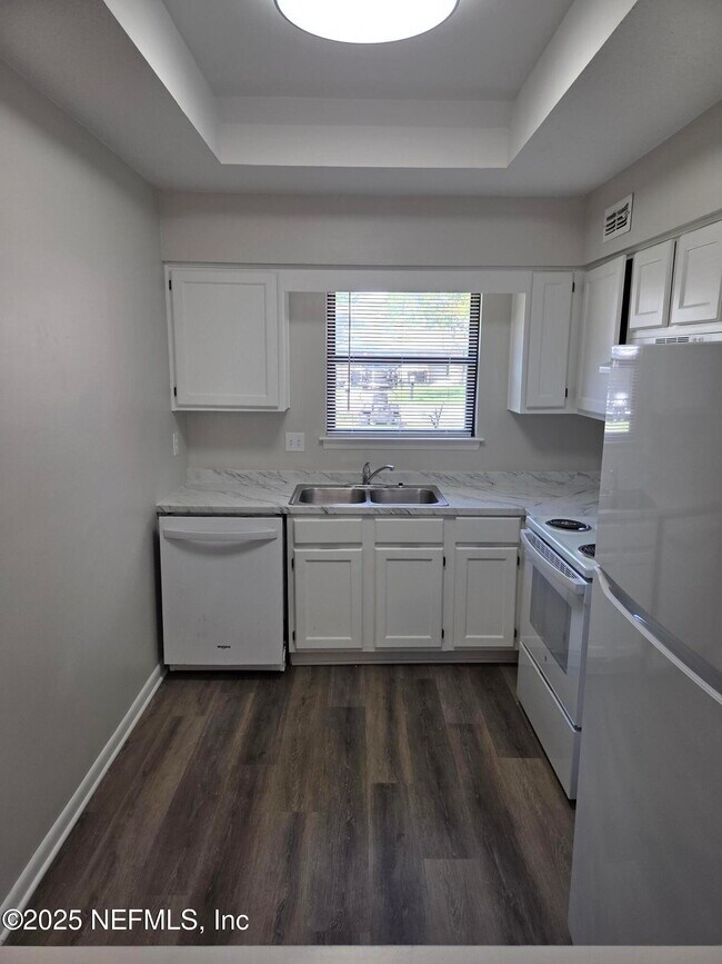 Foto del edificio - 1681 Dogwood Cir