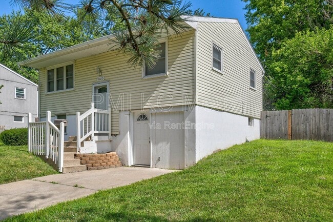 Building Photo - 18410 Shoshone Dr