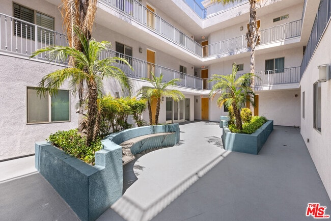 Foto del edificio - 5232 Satsuma Ave