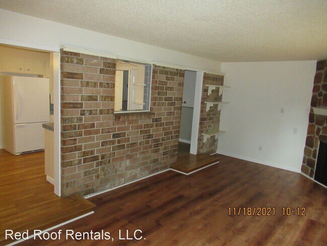 Building Photo - 2 br, 1.5 bath House - 4414 67th Ave  W