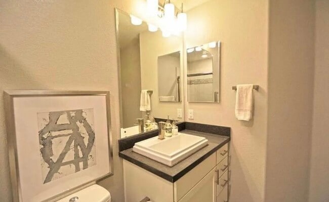 Foto del edificio - 4700 Norris Canyon Rd