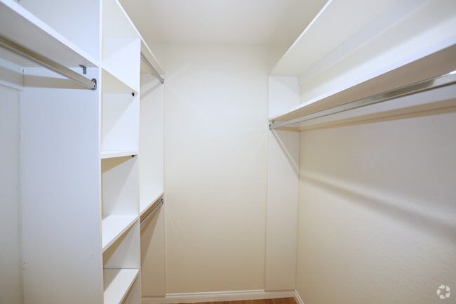 2BR, 2BA-Walk In Closets - Sherman Oaks