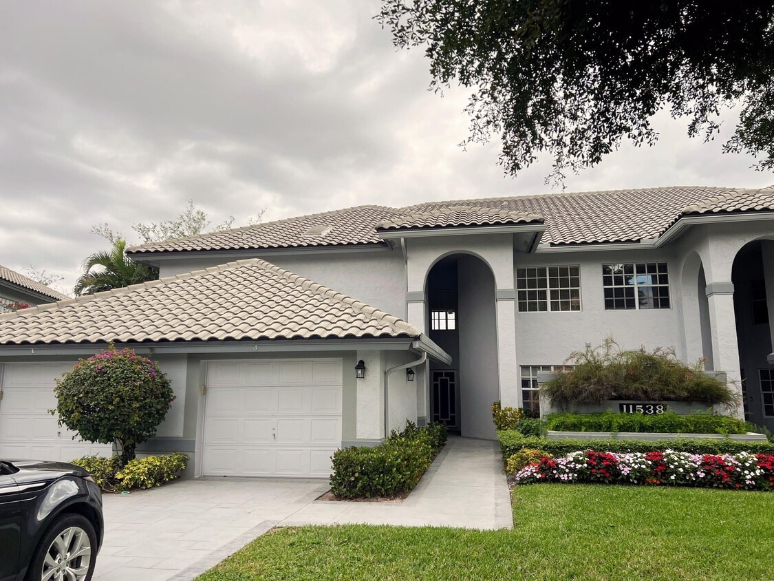 11538 Briarwood Cir, Boynton Beach, FL 33437 Townhome Rentals in