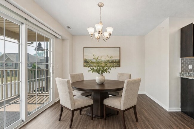 Building Photo - Auburn Creek Apartment Homes
