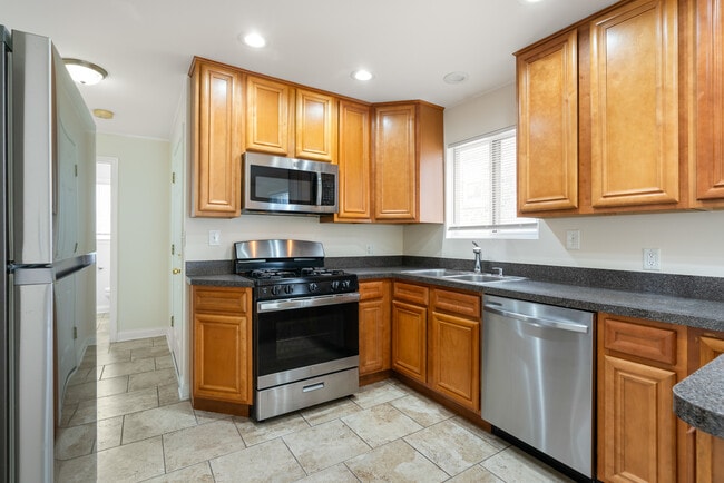 Foto del edificio - 5037 W 30th St