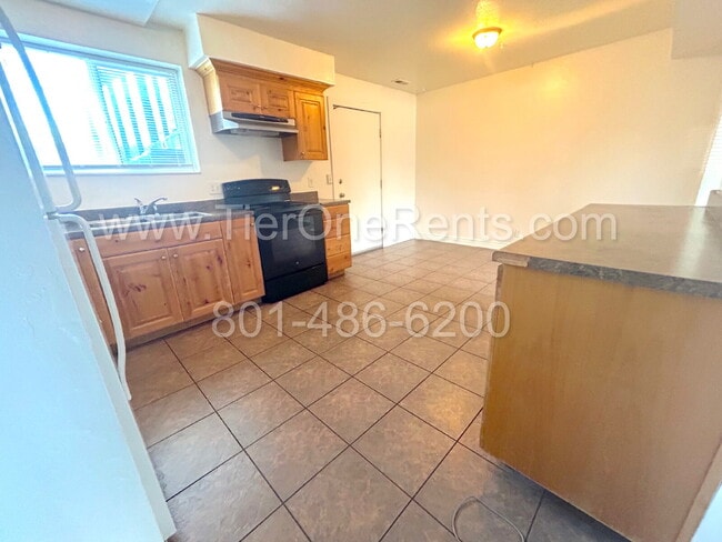 Building Photo - NO DEPOSIT option available for qualified ...