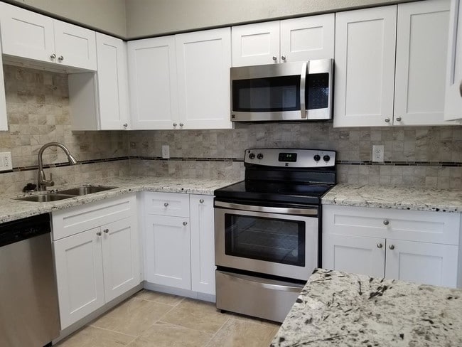 Building Photo - 811 Threadneedle Street Unit#292