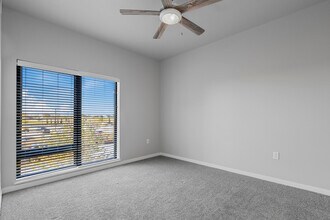 Building Photo - Center Stage