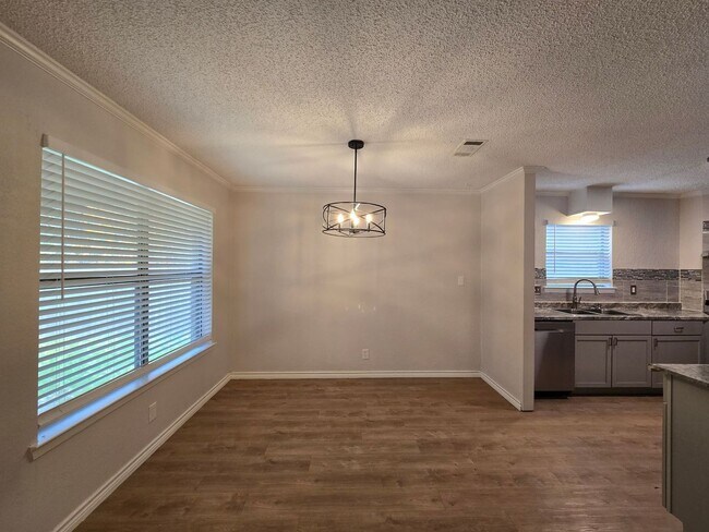 Building Photo - 3005 Tallwood Dr
