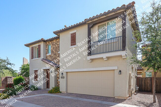 Building Photo - Charming 3/2 Townhouse COMING SOON!!!