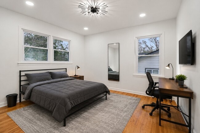 Building Photo - 3159 Bobolink Dr