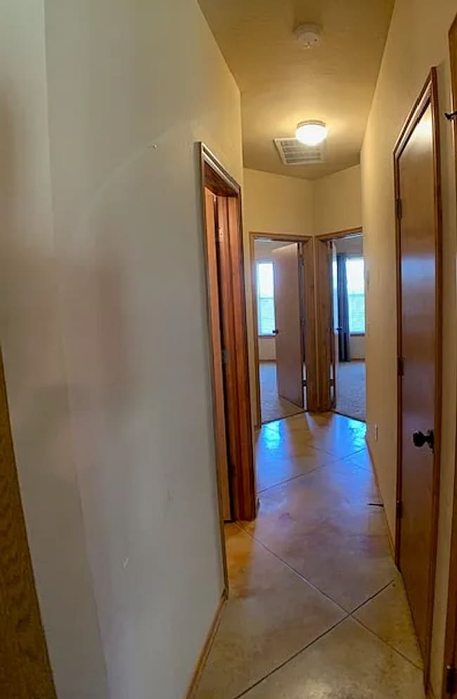 Building Photo - Cute 2 bed 2 bath duplex