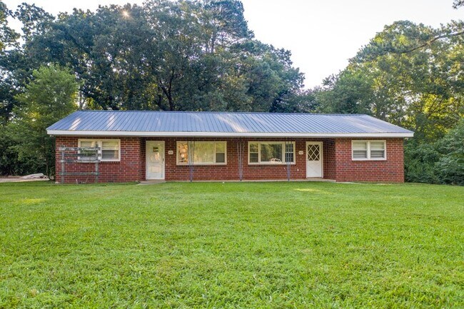 Building Photo - 3621 Bowling Dr