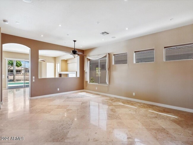 Foto del edificio - 6980 W Rose Garden Ln