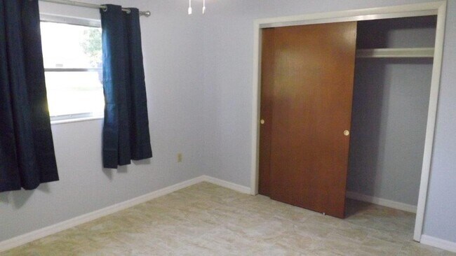 Foto del edificio - 1435 Salyers St