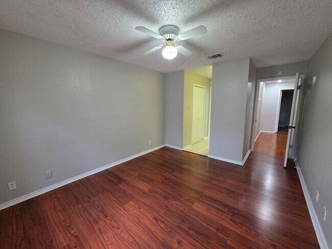 Foto del edificio - Hidden Creek Townhouse