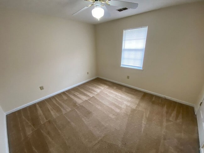 Foto del edificio - PRE-LEASING FOR AUGUST 2026!