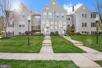 Building Photo - 842 Dewees Pl
