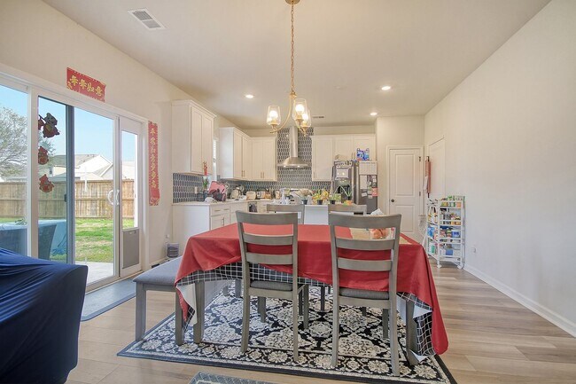 Foto del edificio - Spacious Moncks Corner Home