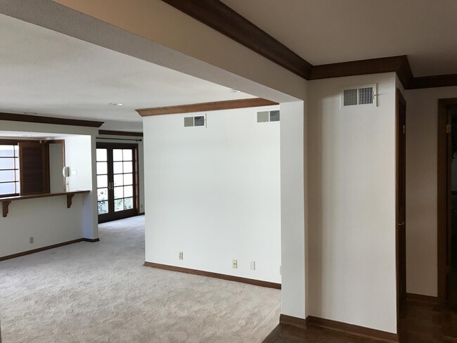 Building Photo - 4563 Tam Oshanter Dr