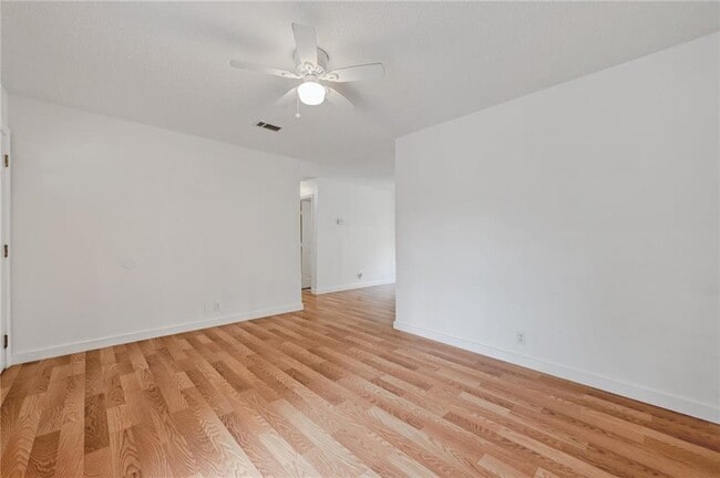 Building Photo - 401 Flournoy Dr
